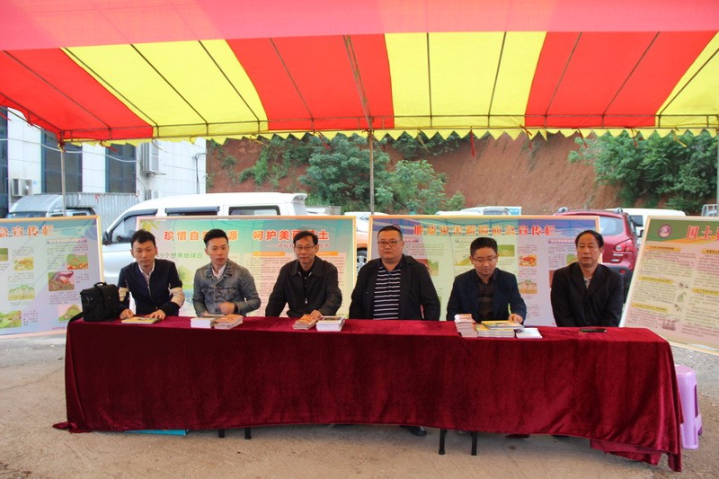 4月23日,荷塘分局在仙庾镇黄塘村集市举办世界地球日主题活动 (4).JPG