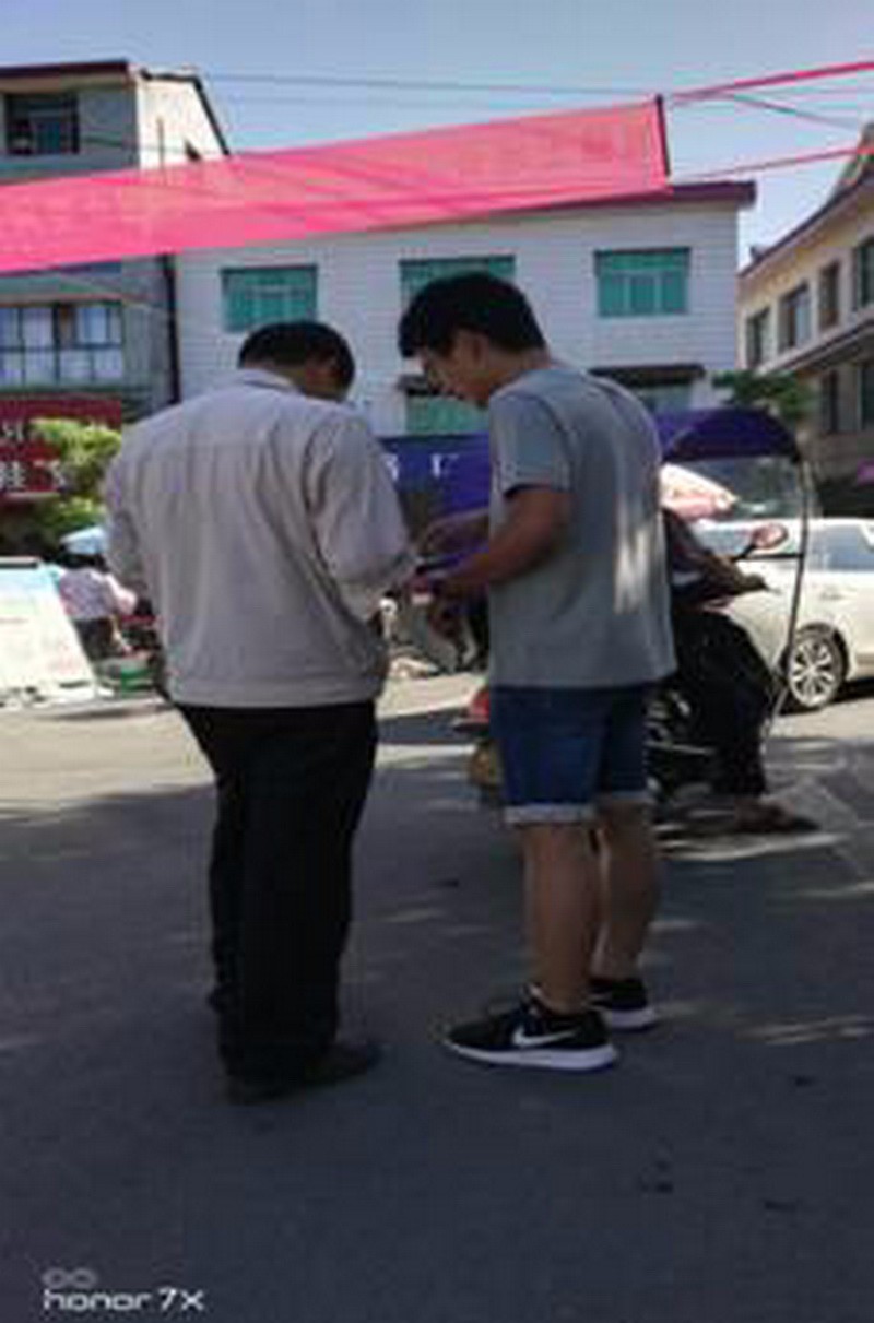 醴陵市局:开展“三进”土地日宣传周活动2