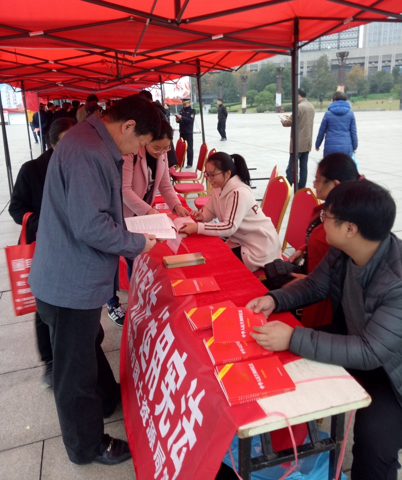 我局积极参与株洲市2018年度国家宪法日暨宪法宣传周活动启动仪式2