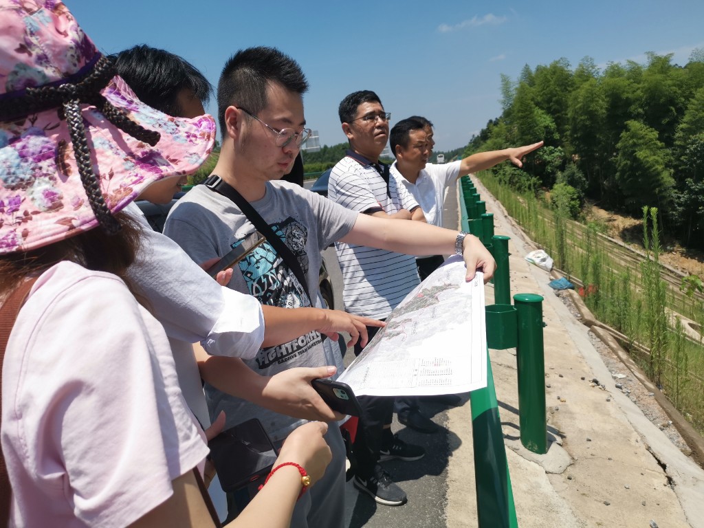 我市就村庄规划编制工作开展实地调研3