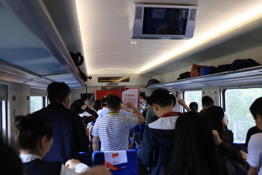 乘坐红色专列 传承红色基因——市资规局组织党员干部开展党史学习教育实地学习1